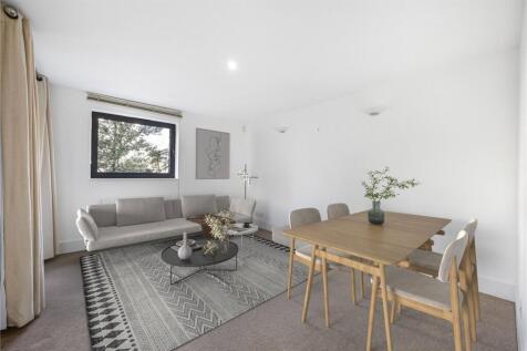 Sitting/Dining Room