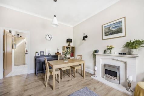 Sitting/ Dining