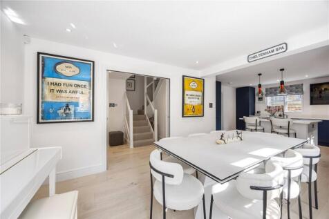 Kitchen/ Dining Room