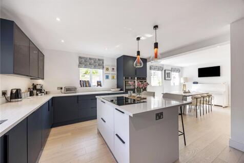 Kitchen/ Dining Room