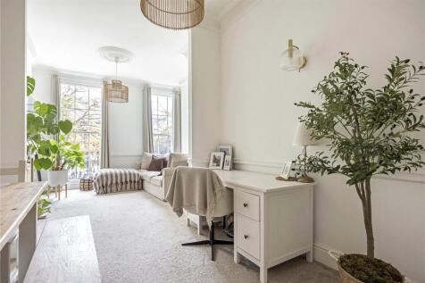 Sitting/ Dining Room