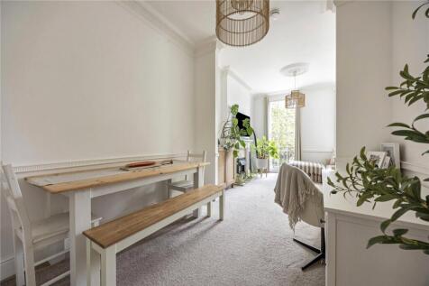 Sitting/ Dining Room