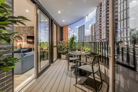 Dagenham Green 2 bed show