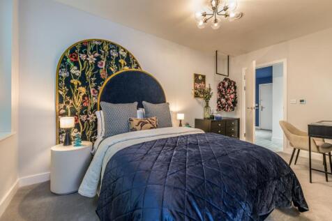 Dagenham 2 bed - second bedroom