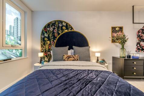 Dagenham 2 bed - second bedroom