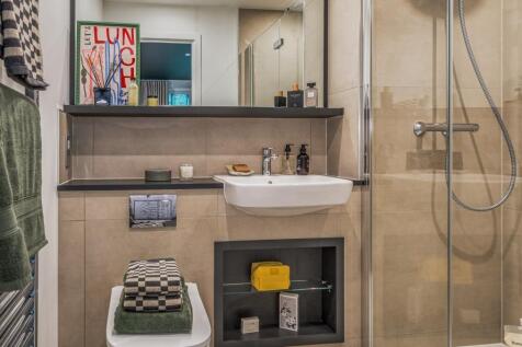 Dagenham Green, 2 bedroom show home, En