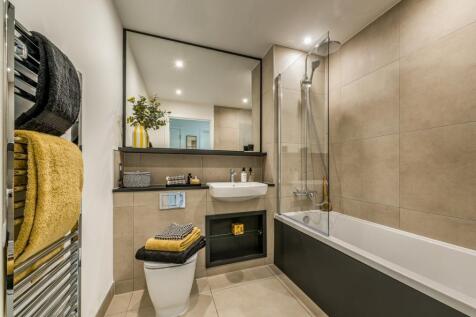 Dagenham Green, show home,