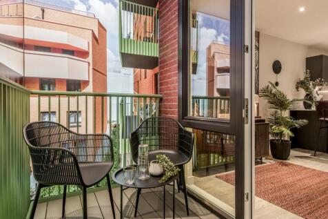 Dagenham Green 1 bed show