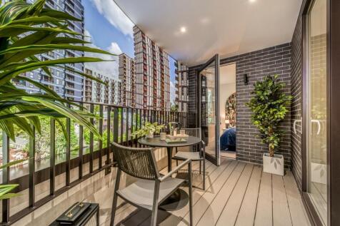 Dagenham 2 bed - balcony