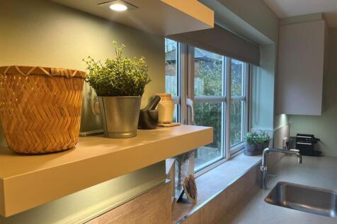 Kitchen a.jpg