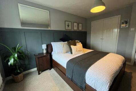 Bedroom a.jpg