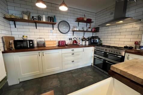 Kitchen a.jpg