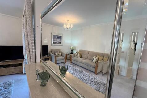 lounge e.jpg
