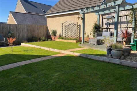 Side garden a.jpg