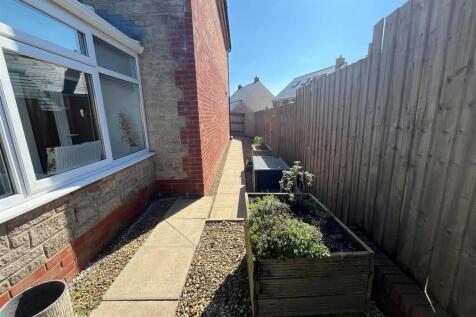 Side garden g.jpg