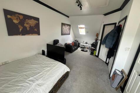 Bedroom 1a.jpg