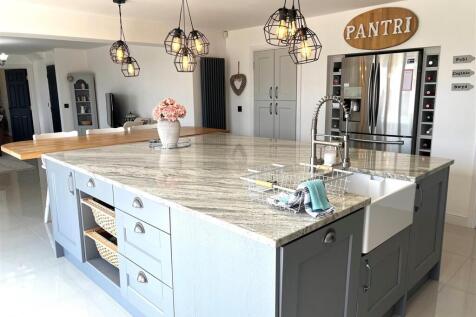 Kitchen e.jpg