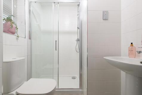 Internal en suite image of The Hadley Oughtibridge Valley