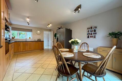KITCHEN NEW.JPG
