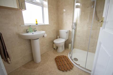 Purple Room En-suite