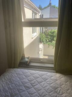 Room 4 &#64; £725pcm