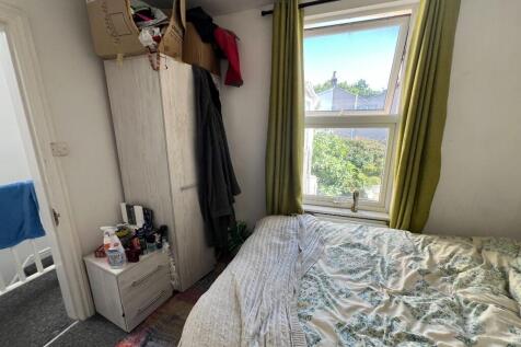 Room 4 &#64; £725pcm