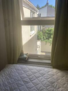 Room 4 &#64; £725pcm