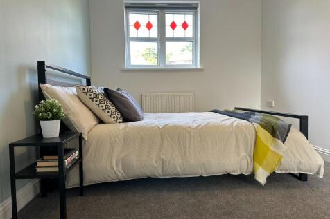 Room 3 &#64; £745pcm