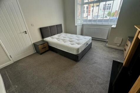 Bedroom 1 &#64; £775pcm