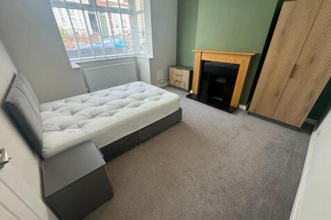 Bedroom 1 &#64; £775pcm