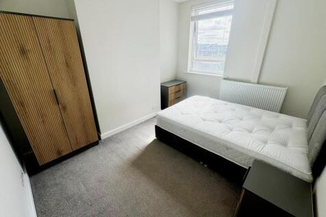 Bedroom 2 &#64; £750pcm