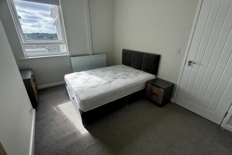 Bedroom 2 &#64; £750pcm
