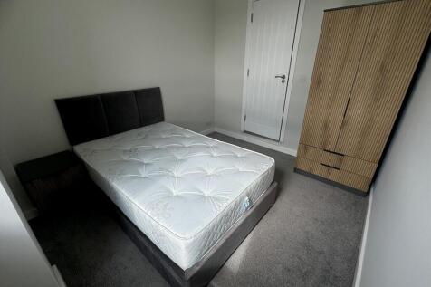 Bedroom 3 &#64; £595pcm