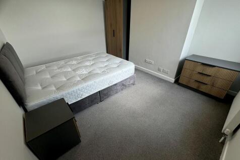 Bedroom 4 &#64; £750pcm