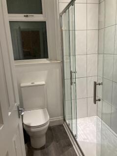 Shared Bathroom w/ 1