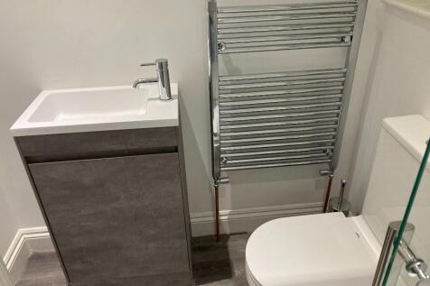 Shared Bathroom w/ 1