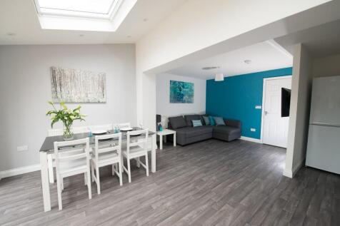 Kitchen and Lounge