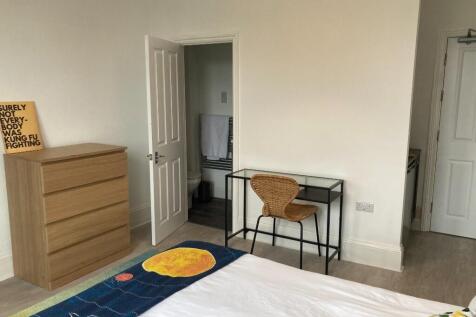 Room 2 &#64; £750pcm