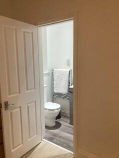 Room 2&#39;s En-suite
