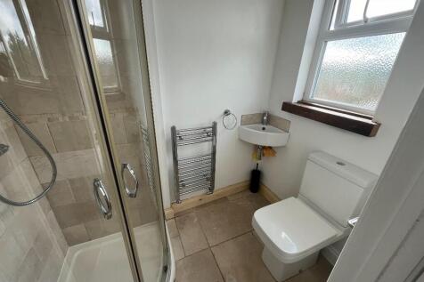 Loft Room's En-Suite