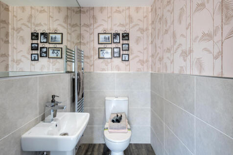 Downstairs WC in 4 bed home