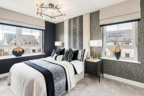 Double bedroom in detached 4 bedroom home