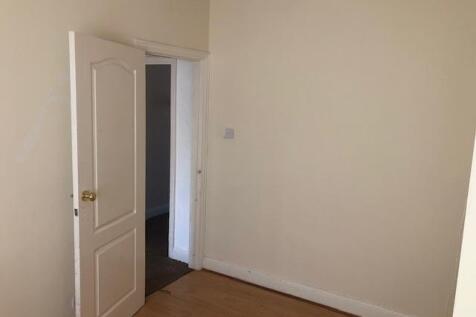 Middle size bedroom4.jpg
