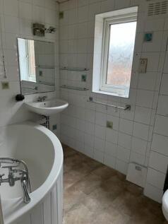 Bathroom2.jpg