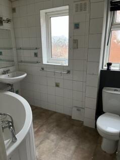 Bathroom3.jpg