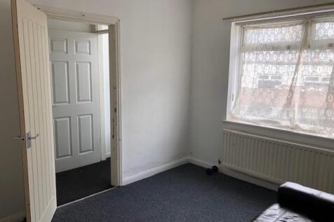 Downstairs bedroom3.jpg