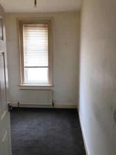 Small bedroom.jpg