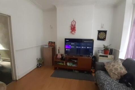 Livingroom 2.jpg