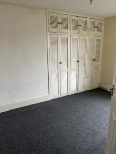 Middle bedroom.jpg
