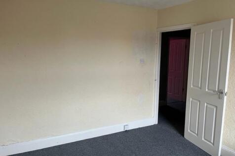 Bedroom a.jpg